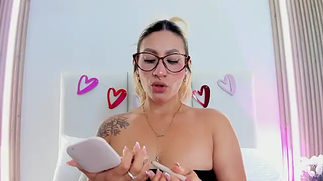 Emily robertss online show from February 2026 07:10:01 PM