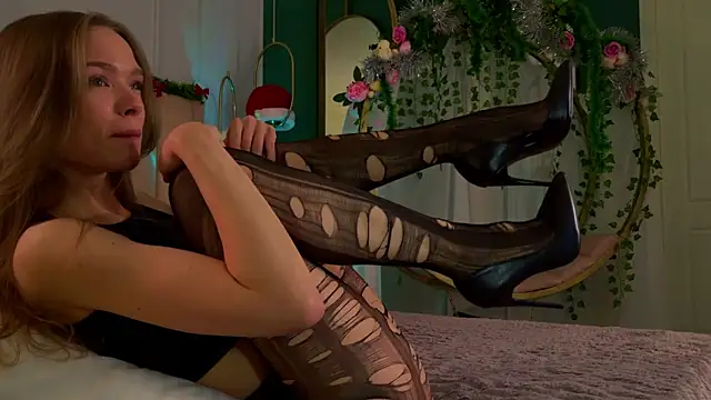 Eva Natsumi online show from December 2024 12:19:02 PM