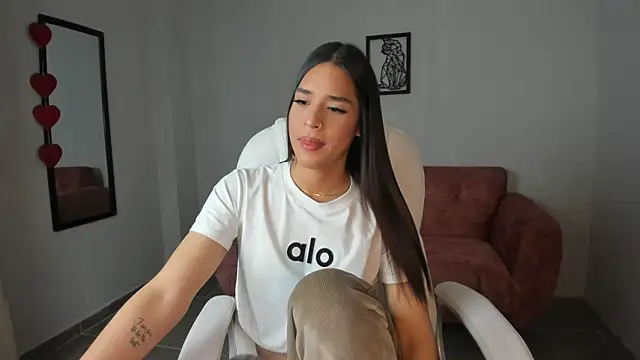 Alice23jones online show from March 2025 03:49:02 PM