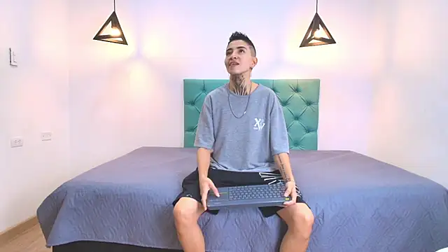 Tinny and Candy online show from January 2025 01:06:02 PM