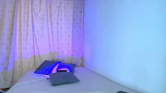 Tinny and Candy online show from April 2026 07:08:02 PM