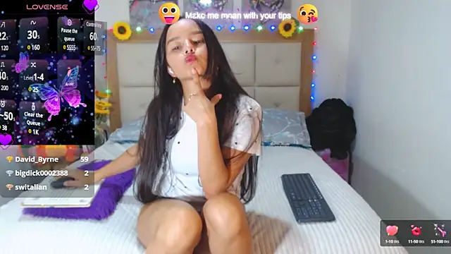 Snapshot of valentina_hearts chatting on January 2025 04:28:02 AM valentina hearts online show from January 2025 04:28:02 AM