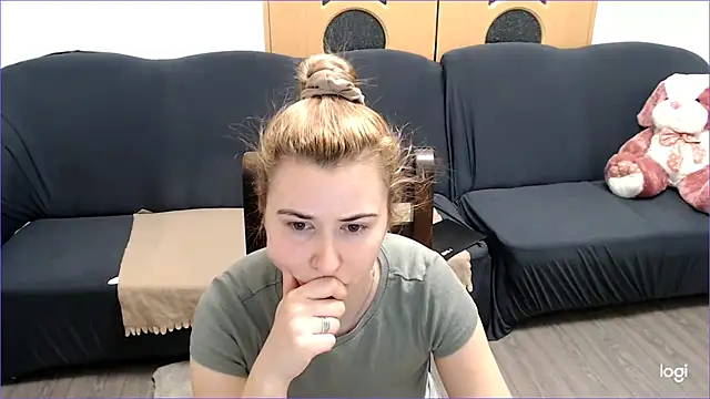 Snapshot of VioletaFlower7 chatting on January 2025 09:56:01 AM VioletaFlower7 online show from January 2025 09:56:01 AM