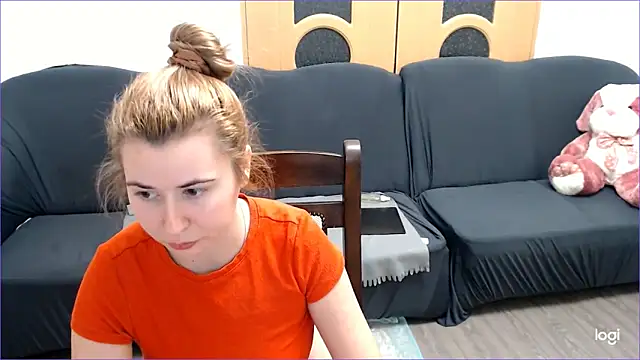 Snapshot of VioletaFlower7 chatting on January 2025 09:45:01 PM VioletaFlower7 online show from January 2025 09:45:01 PM