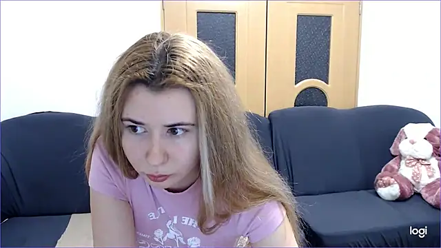 Snapshot of VioletaFlower7 chatting on January 2025 10:40:01 AM VioletaFlower7 online show from January 2025 10:40:01 AM