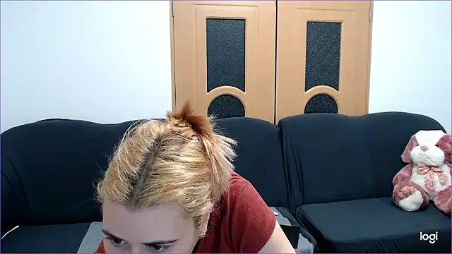 Snapshot of VioletaFlower7 chatting on February 2025 05:21:02 PM VioletaFlower7 online show from February 2025 05:21:02 PM