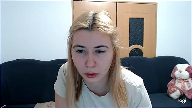 Snapshot of VioletaFlower7 chatting on February 2025 05:31:02 PM VioletaFlower7 online show from February 2025 05:31:02 PM