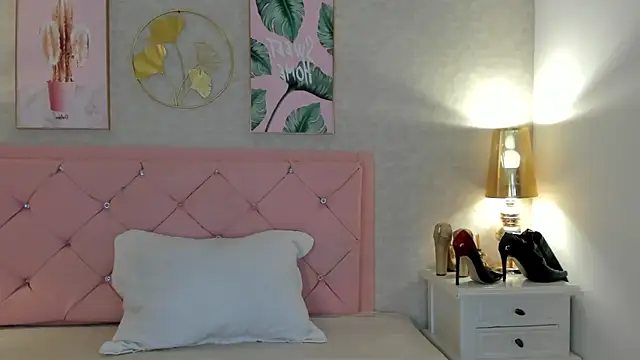 Snapshot of Ginger_Violetta_ chatting on January 2025 07:43:01 PM Ginger Violetta online show from January 2025 07:43:01 PM