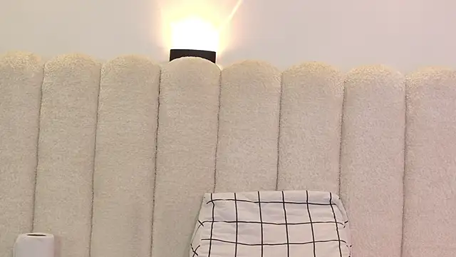 Juliabadlee online show from November 2025 08:19:01 PM