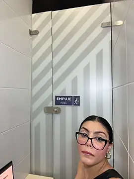 Snapshot of zui_lu chatting on November 2025 04:03:01 AM zui lu online show from November 2025 04:03:01 AM