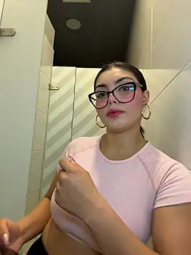 Snapshot of zui_lu chatting on December 2025 03:47:02 AM zui lu online show from December 2025 03:47:02 AM