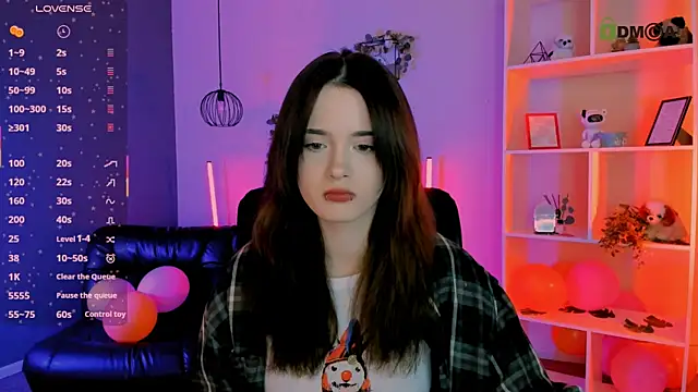 liana kisses online show from April 2026 07:07:01 PM