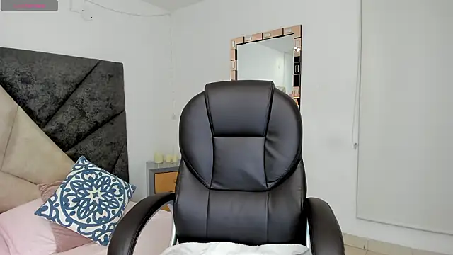 Snapshot of BarbaraKnox_ chatting on February 2026 11:22:01 PM BarbaraKnox online show from February 2026 11:22:01 PM