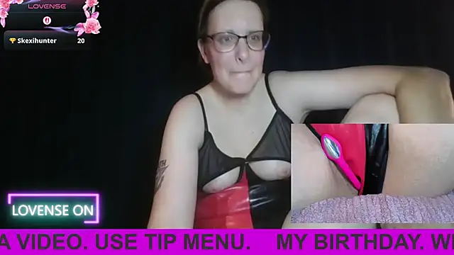 PernillaGirl online show from September 2025 06:30:02 PM