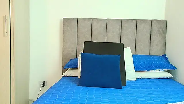 karina lewis  online show from September 2025 04:06:01 AM