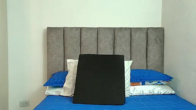 karina lewis  online show from November 2025 04:02:02 AM