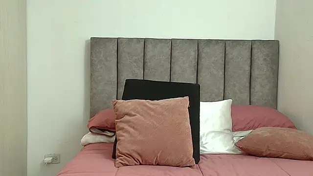 karina lewis  online show from May 2026 04:50:01 AM