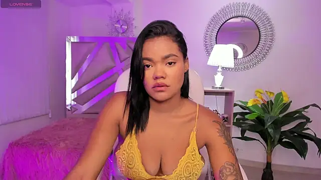 Snapshot of madisson_davon chatting on December 2024 01:22:01 PM madisson davon online show from December 2024 01:22:01 PM