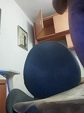 skrigul12 online show from November 2025 06:38:02 AM