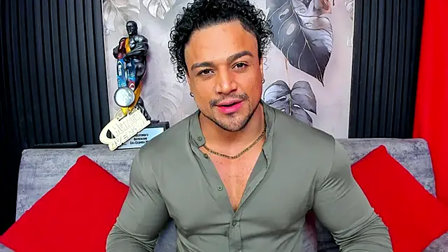 MikeEstevess online show from December 2025 03:44:02 AM