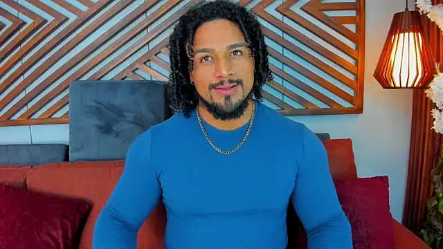 Snapshot of MikeEstevess chatting on May 2026 04:28:01 AM MikeEstevess online show from May 2026 04:28:01 AM