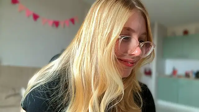 Snapshot of HoneyAudrey chatting on October 2025 03:29:01 AM HoneyAudrey online show from October 2025 03:29:01 AM
