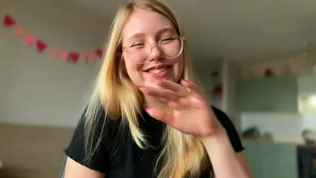 Snapshot of HoneyAudrey chatting on October 2025 03:28:02 AM HoneyAudrey online show from October 2025 03:28:02 AM