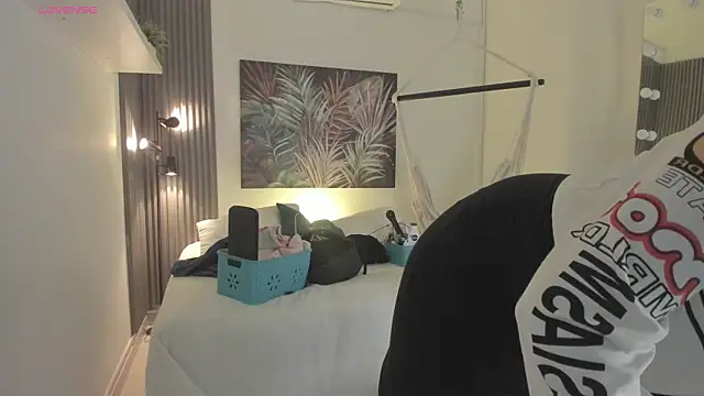 emma alice  online show from October 2025 12:17:02 PM