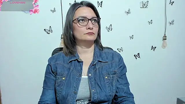 Amie Adams82  online show from October 2025 02:50:01 PM