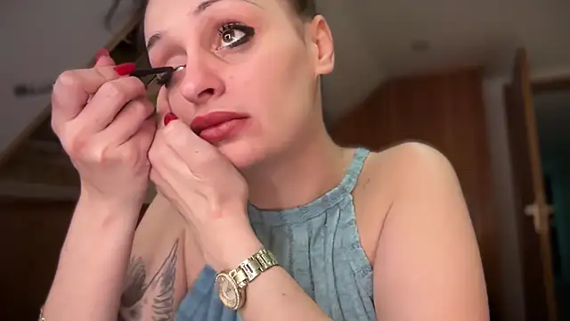 Snapshot of JeSuisUnTapin chatting on December 2024 08:44:01 PM JeSuisUnTapin online show from December 2024 08:44:01 PM