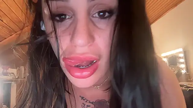 Snapshot of JeSuisUnTapin chatting on October 2025 11:12:02 PM JeSuisUnTapin online show from October 2025 11:12:02 PM