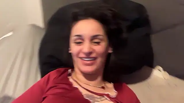 Snapshot of JeSuisUnTapin chatting on December 2025 07:54:01 PM JeSuisUnTapin online show from December 2025 07:54:01 PM