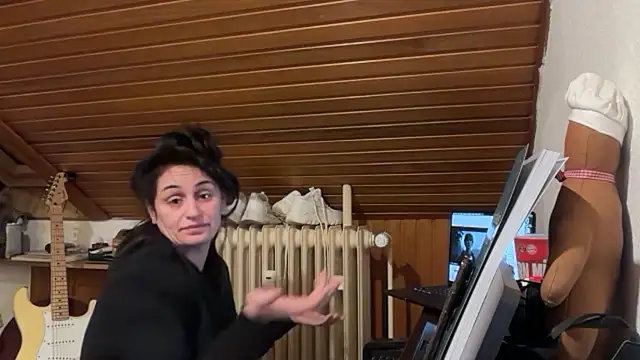 Snapshot of JeSuisUnTapin chatting on December 2025 06:05:02 PM JeSuisUnTapin online show from December 2025 06:05:02 PM