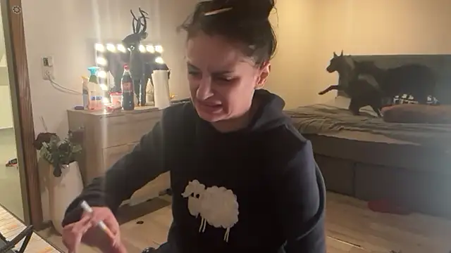 Snapshot of JeSuisUnTapin chatting on January 2026 05:37:01 PM JeSuisUnTapin online show from January 2026 05:37:01 PM