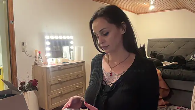 Snapshot of JeSuisUnTapin chatting on February 2026 06:17:02 PM JeSuisUnTapin online show from February 2026 06:17:02 PM