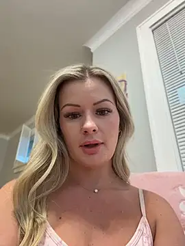 Snapshot of LoveShae_ chatting on July 2026 02:07:01 AM LoveShae online show from July 2026 02:07:01 AM