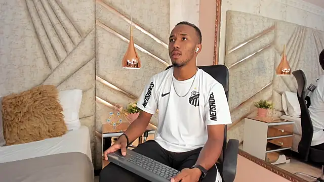 Snapshot of JamesParck chatting on January 2025 12:19:02 PM JamesParck online show from January 2025 12:19:02 PM