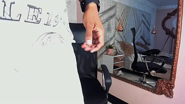 Snapshot of JamesParck chatting on January 2025 06:43:01 PM JamesParck online show from January 2025 06:43:01 PM