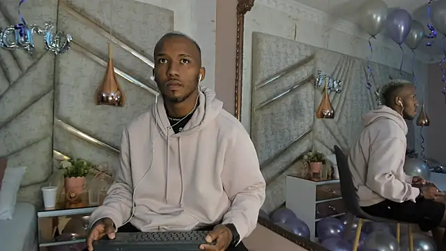 Snapshot of JamesParck chatting on February 2025 12:16:02 PM JamesParck online show from February 2025 12:16:02 PM