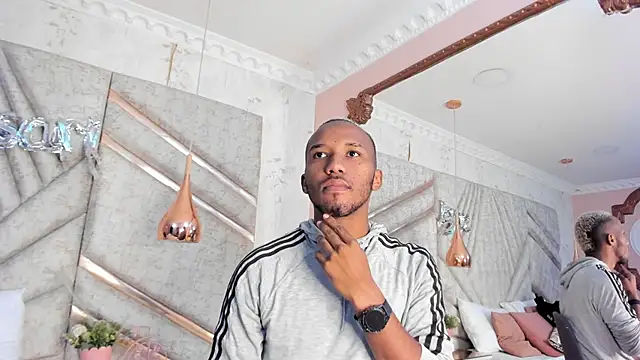 Snapshot of JamesParck chatting on February 2025 12:39:02 PM JamesParck online show from February 2025 12:39:02 PM