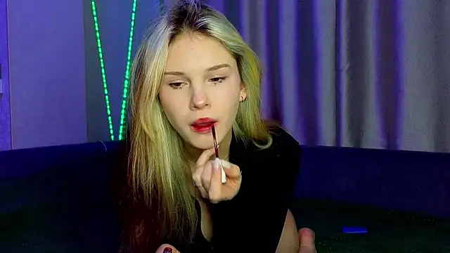 Snapshot of excited-kristi chatting on December 2024 12:46:02 AM excited-kristi online show from December 2024 12:46:02 AM