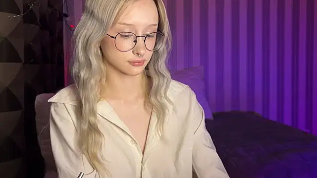 Snapshot of mayvi_cold chatting on January 2025 11:33:01 PM mayvi cold online show from January 2025 11:33:01 PM