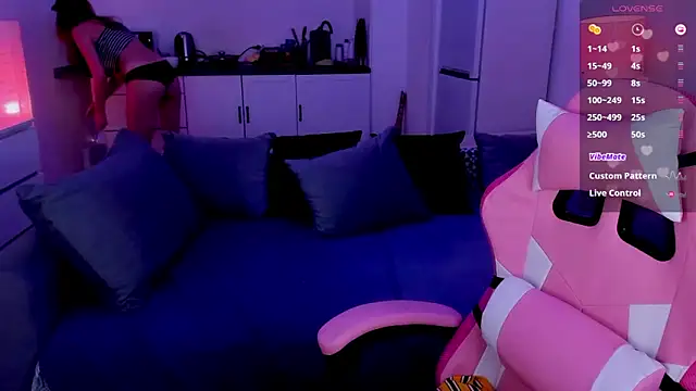 tenderdreams online show from November 2025 06:41:02 PM