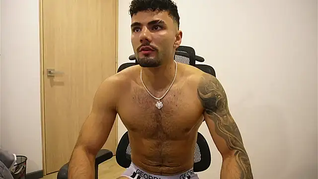 Snapshot of Derek_w chatting on March 2025 05:17:02 AM Derek w online show from March 2025 05:17:02 AM