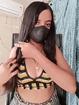 Snapshot of Parinaaz18 chatting on June 2026 01:43:02 AM Parinaaz18 online show from June 2026 01:43:02 AM