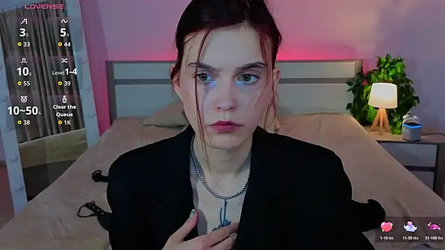 SusieMorris online show from November 2025 09:41:01 AM