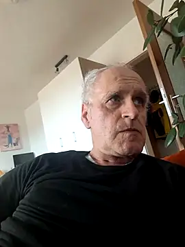 Milkasahne64 online show from September 2025 10:40:02 AM