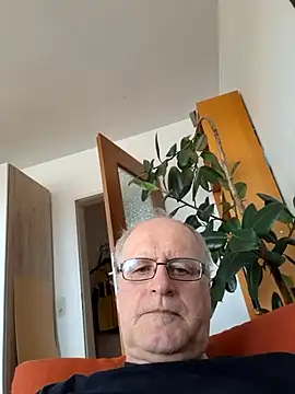 Snapshot of Milkasahne64 chatting on June 2026 05:57:02 AM Milkasahne64 online show from June 2026 05:57:02 AM