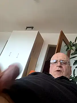 Snapshot of Milkasahne64 chatting on June 2026 01:24:02 PM Milkasahne64 online show from June 2026 01:24:02 PM
