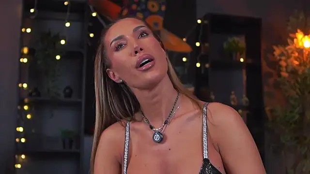 Evelyn Evyyy online show from February 2026 07:19:02 PM